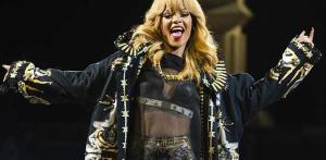 Rihanna reemplaza a Justin Bieber como la artista más vista en Youtube Rihanna reemplaza a Justin Bieber como la artista más vista en Youtube
