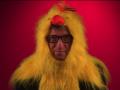 Video: Bill Gates se viste de pollo para promocionar nuevo sitio web