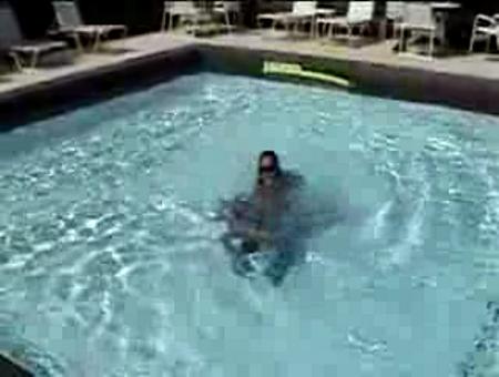 Como no debes tirarte a la piscina